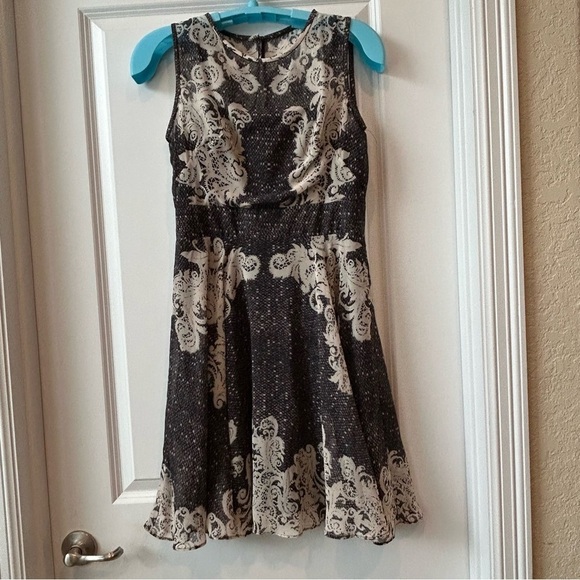 Maggy London Black Beige Sleeveless Dress Sz 6 Lined Zipper Keyhole Neck - Picture 1 of 6